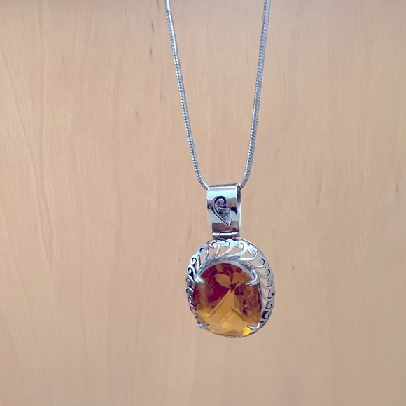 Silver necklace with large yellow topaz stone pendant - Picture 1 of 5